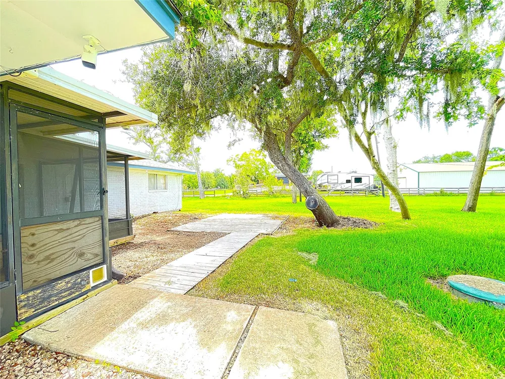 316 Rabbit Trail Lake Jackson, TX 77566