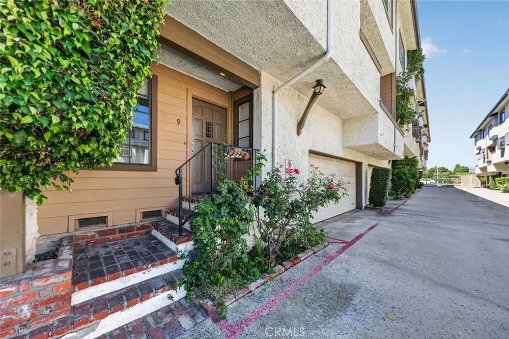 7650 Topanga Canyon Boulevard #9 Canoga Park, CA 91304