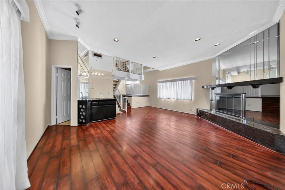 7650 Topanga Canyon Boulevard #9 Canoga Park, CA 91304
