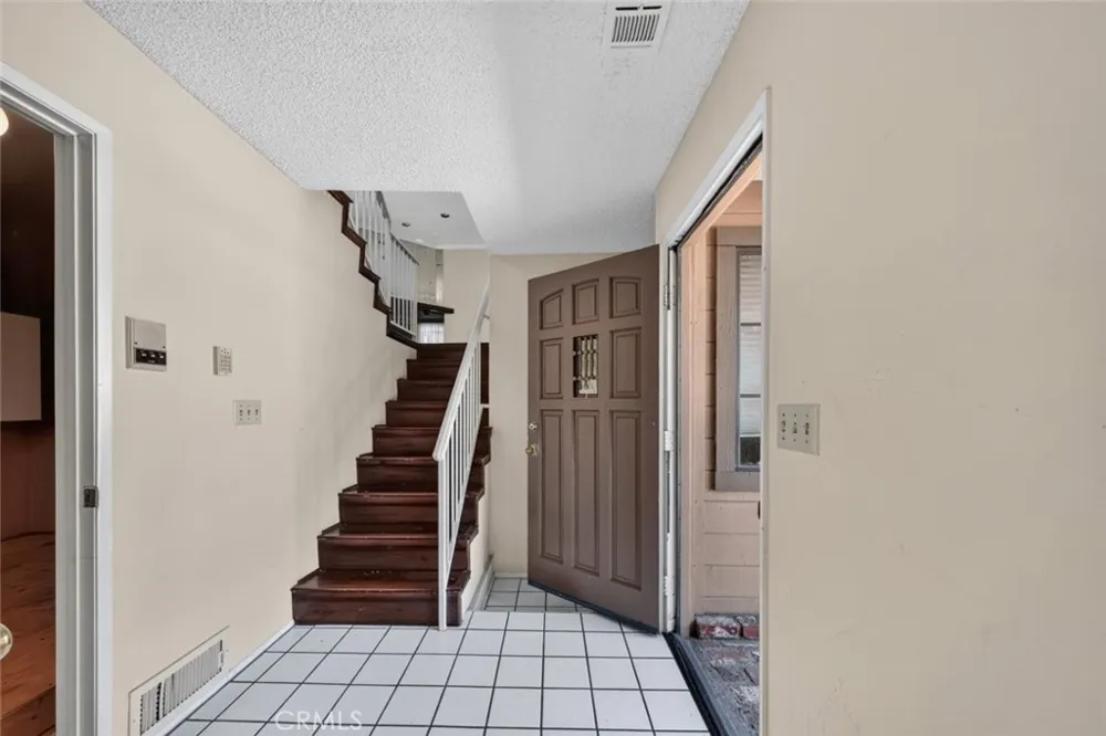 7650 Topanga Canyon Boulevard #9 Canoga Park, CA 91304