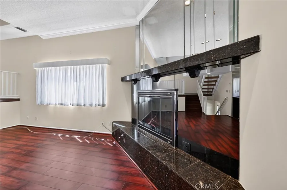 7650 Topanga Canyon Boulevard #9 Canoga Park, CA 91304