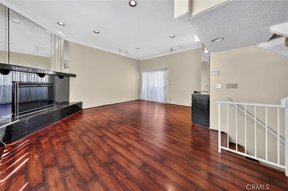 7650 Topanga Canyon Boulevard #9 Canoga Park, CA 91304