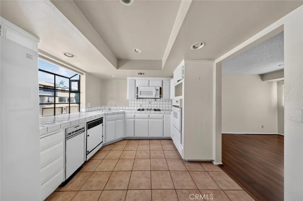 7650 Topanga Canyon Boulevard #9 Canoga Park, CA 91304