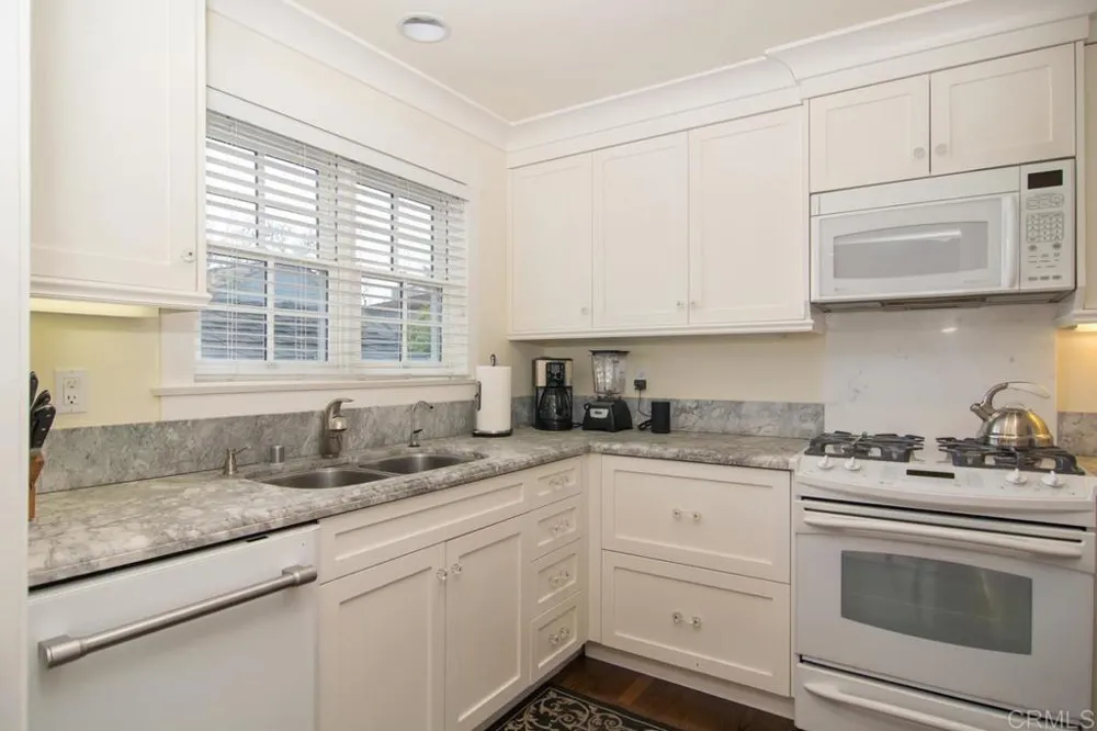 242 H Coronado, CA 92118