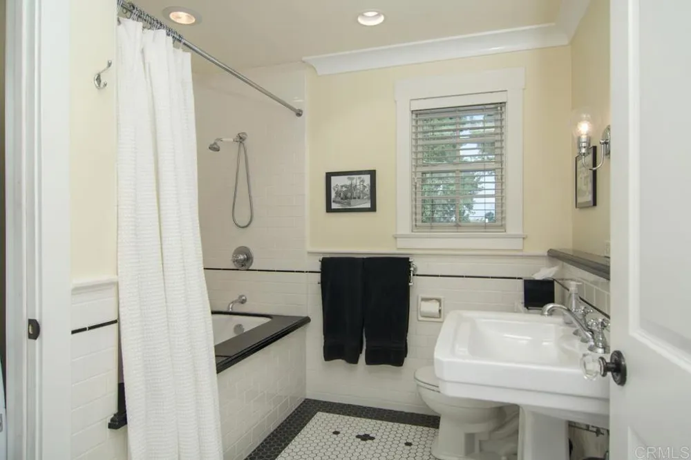 242 H Coronado, CA 92118