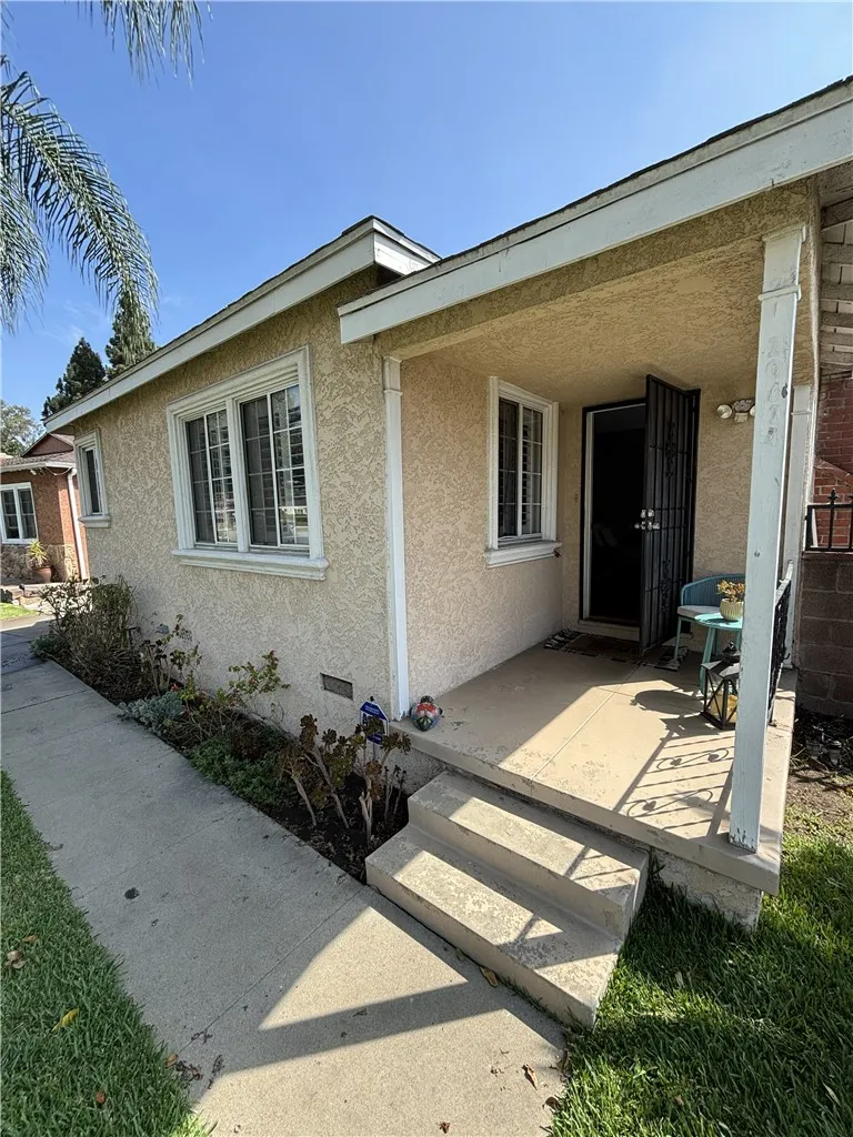 10614 Beak South Gate, CA 90280