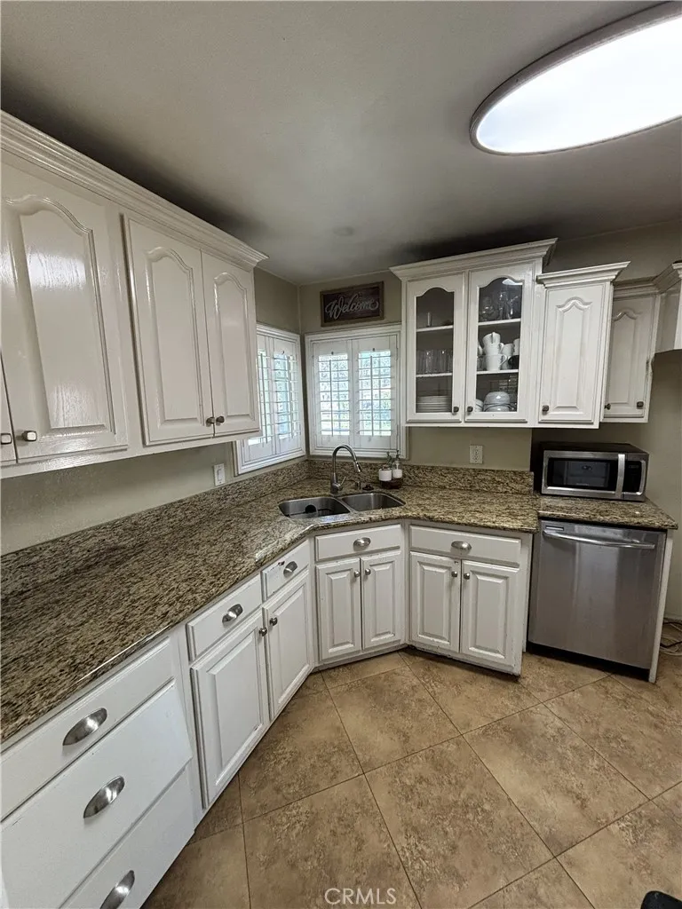 10614 Beak South Gate, CA 90280