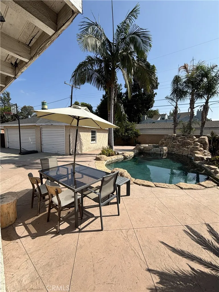 10614 Beak South Gate, CA 90280