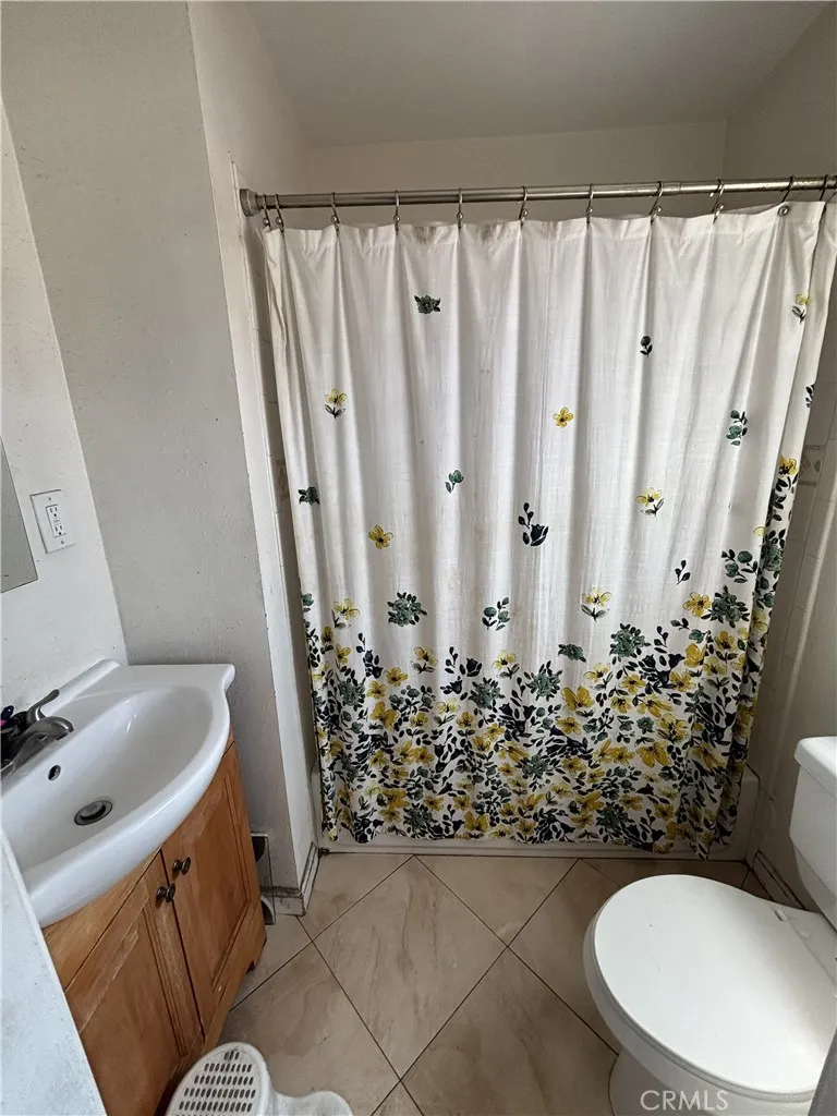 10614 Beak South Gate, CA 90280