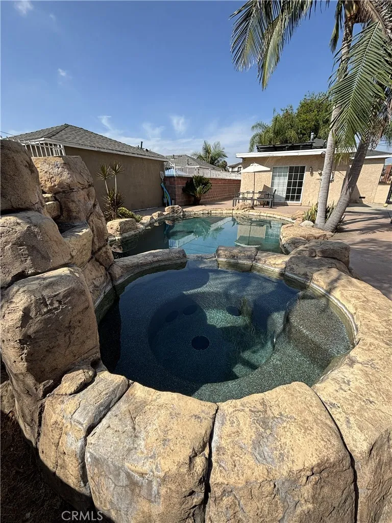 10614 Beak South Gate, CA 90280