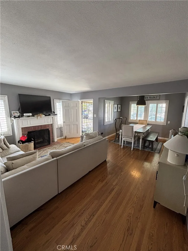 10614 Beak South Gate, CA 90280