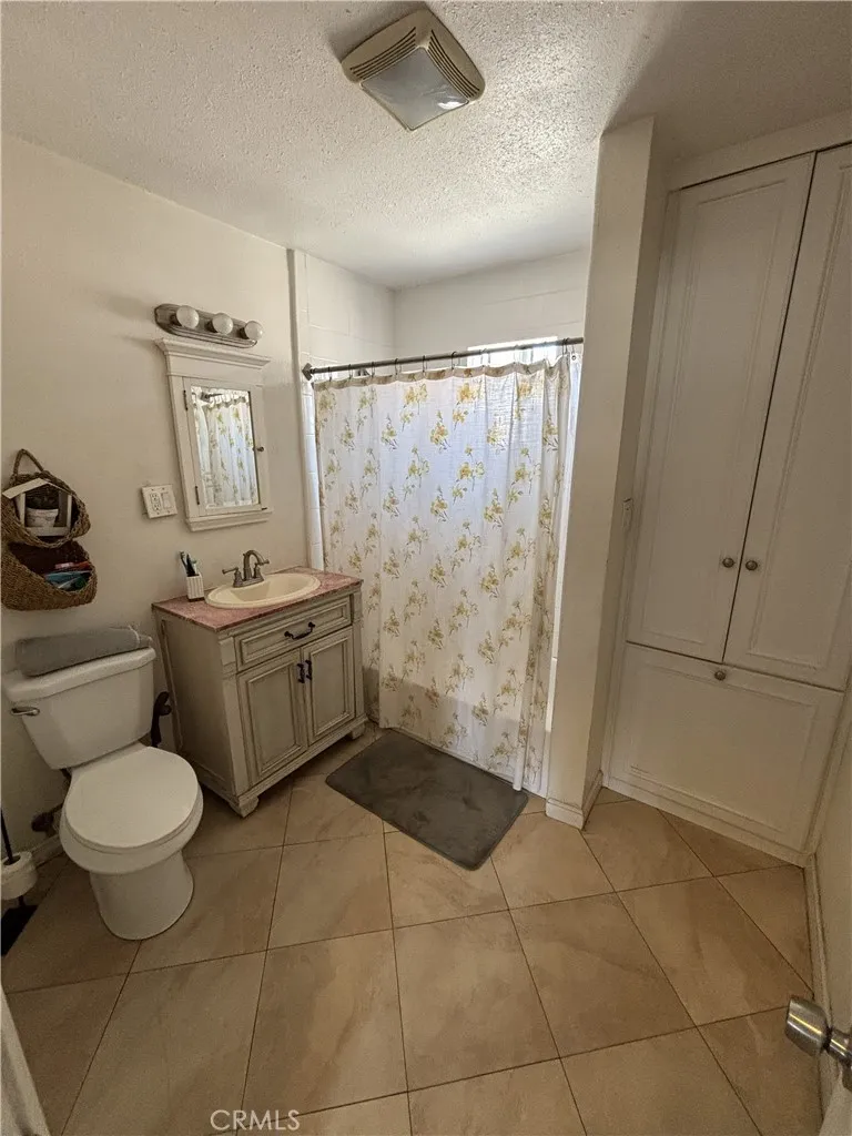 10614 Beak South Gate, CA 90280
