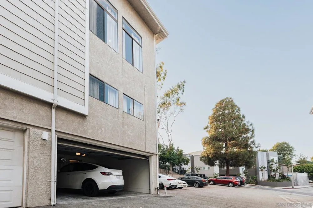 4652 Don Lorenzo Dr #A Los Angeles, CA 90008