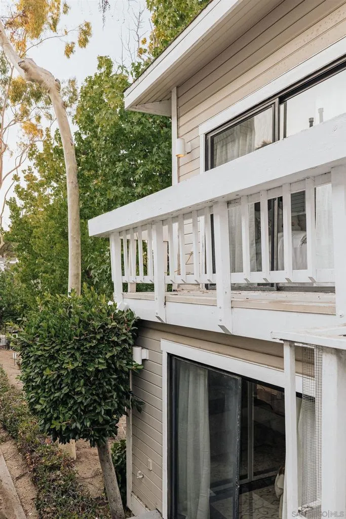 4652 Don Lorenzo Dr #A Los Angeles, CA 90008
