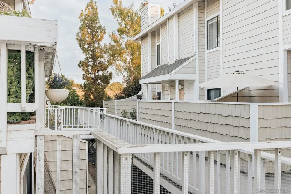 4652 Don Lorenzo Dr #A Los Angeles, CA 90008