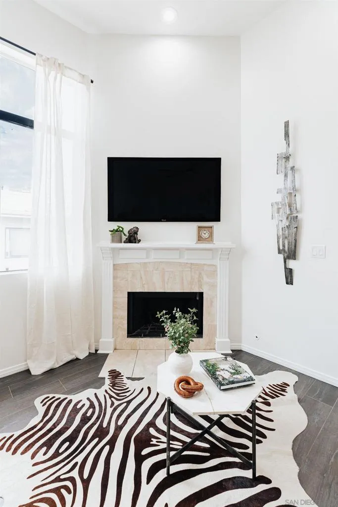 4652 Don Lorenzo Dr #A Los Angeles, CA 90008