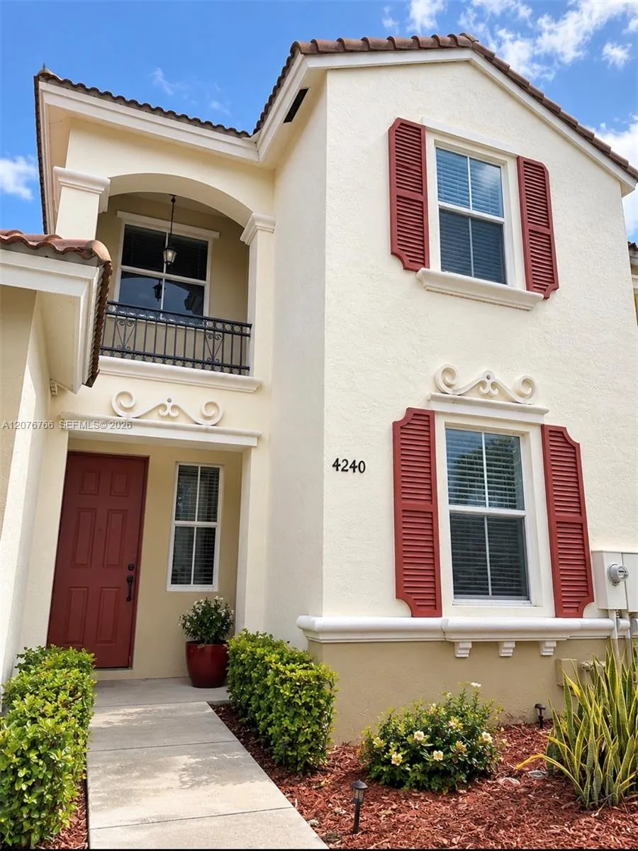 4240 NE 9th St Homestead, FL 33033