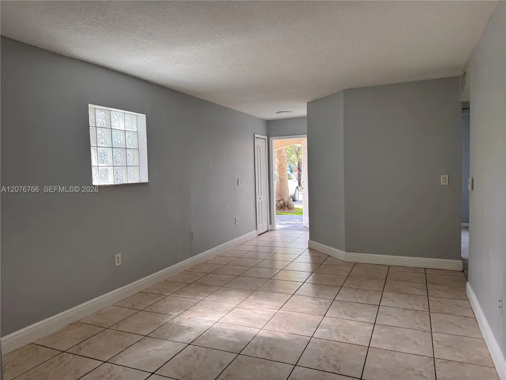 4240 NE 9th St Homestead, FL 33033