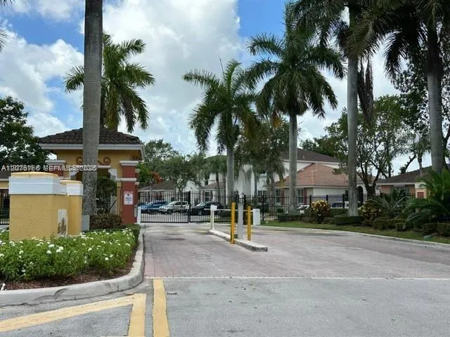 4240 NE 9th St Homestead, FL 33033