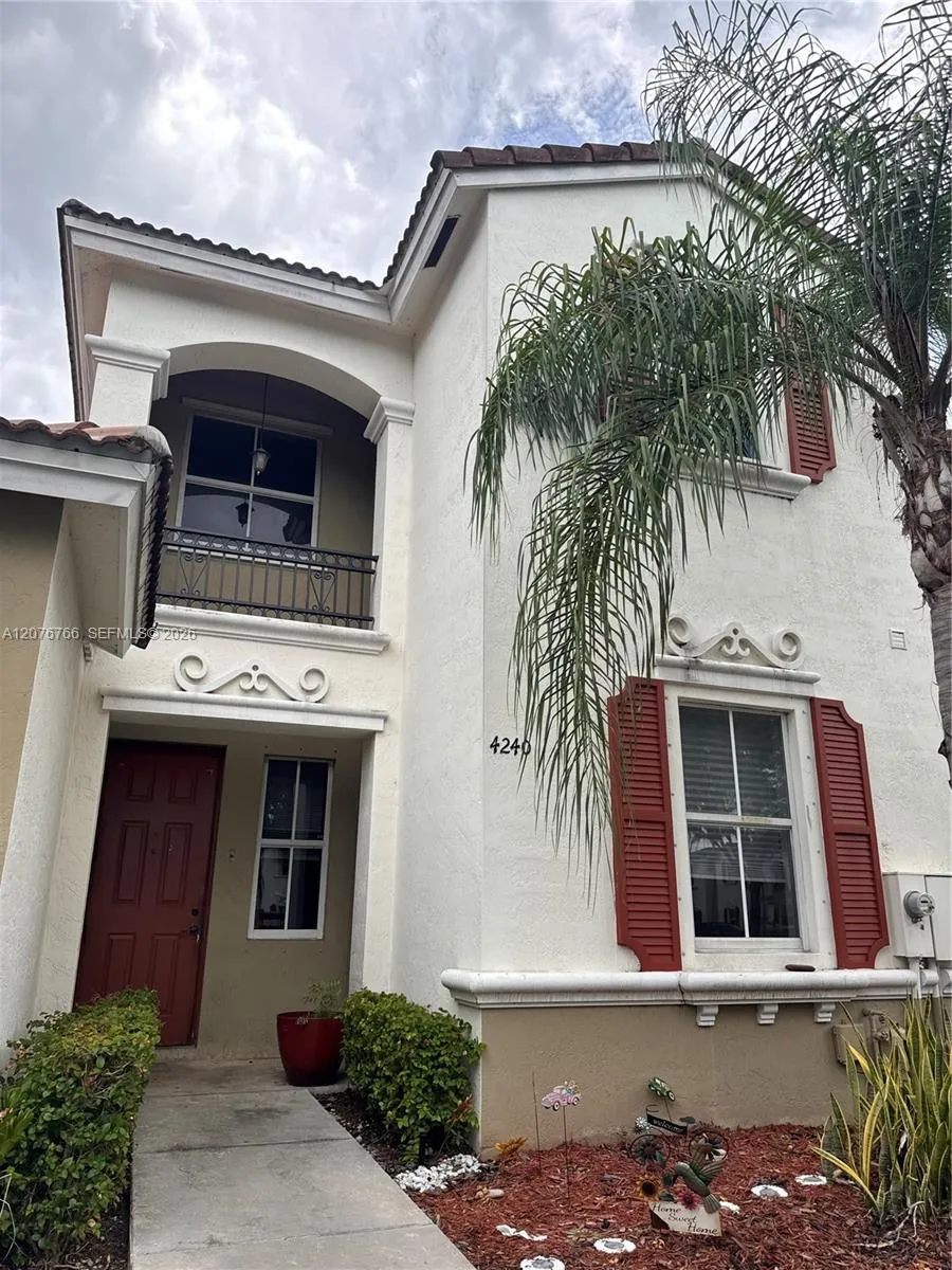 4240 NE 9th St Homestead, FL 33033