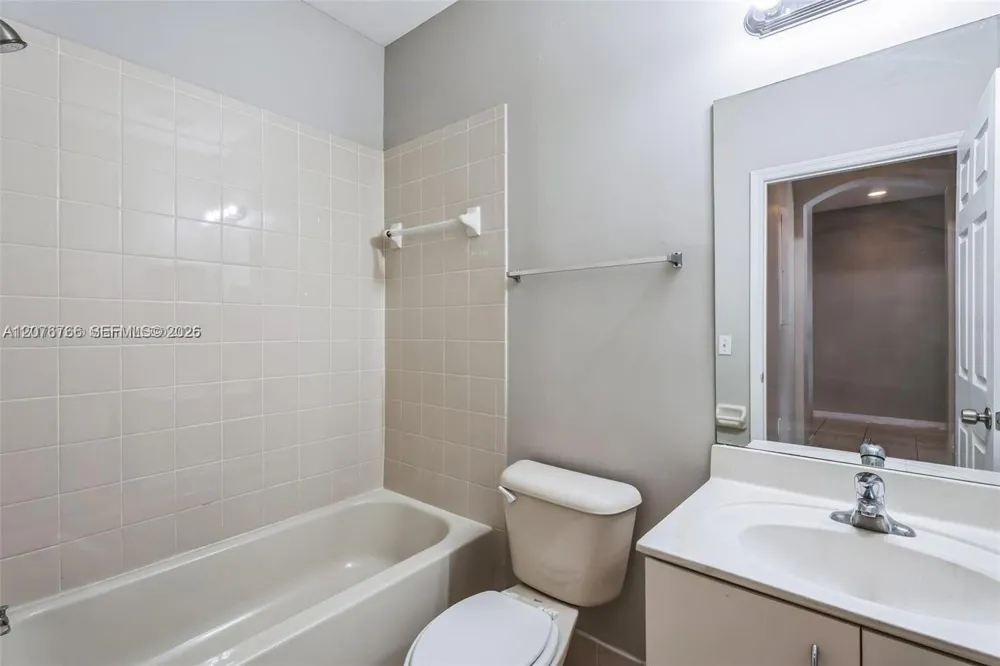 4240 NE 9th St Homestead, FL 33033