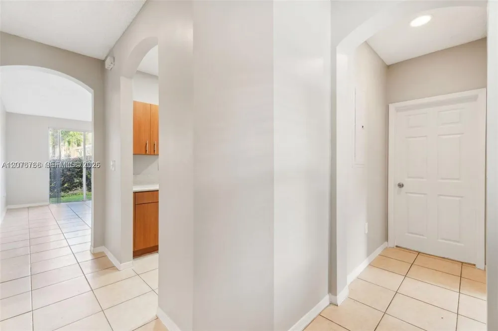 4240 NE 9th St Homestead, FL 33033
