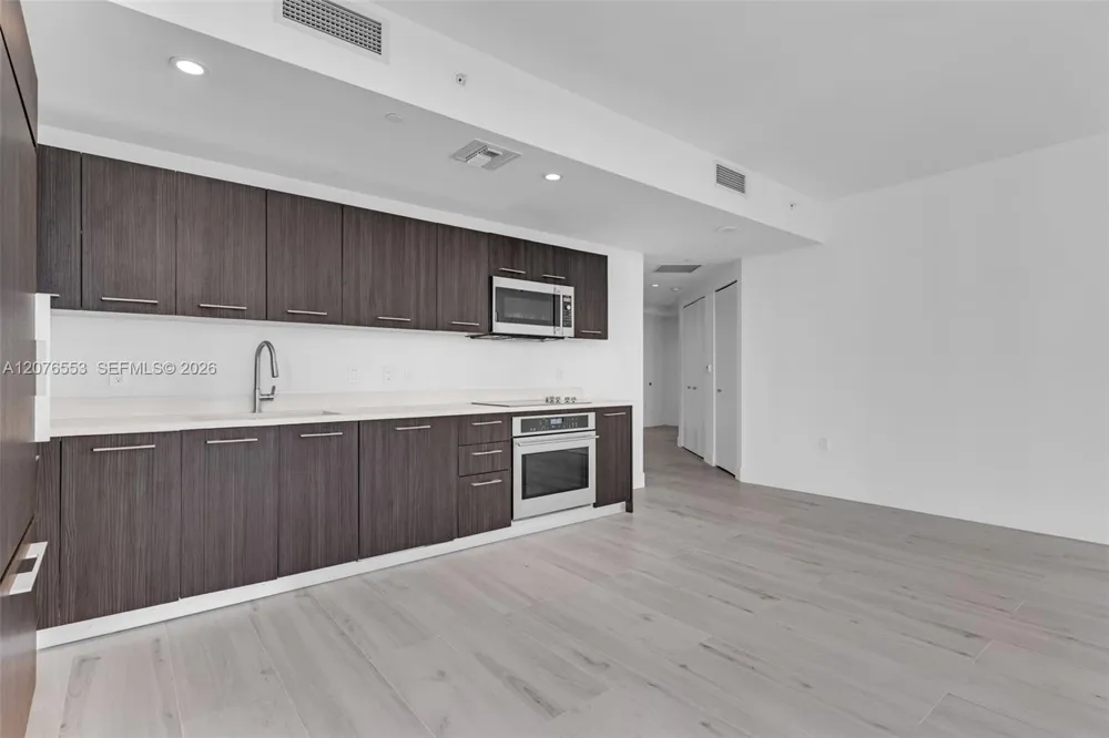 45 SW 9th St #1706 Miami, FL 33130