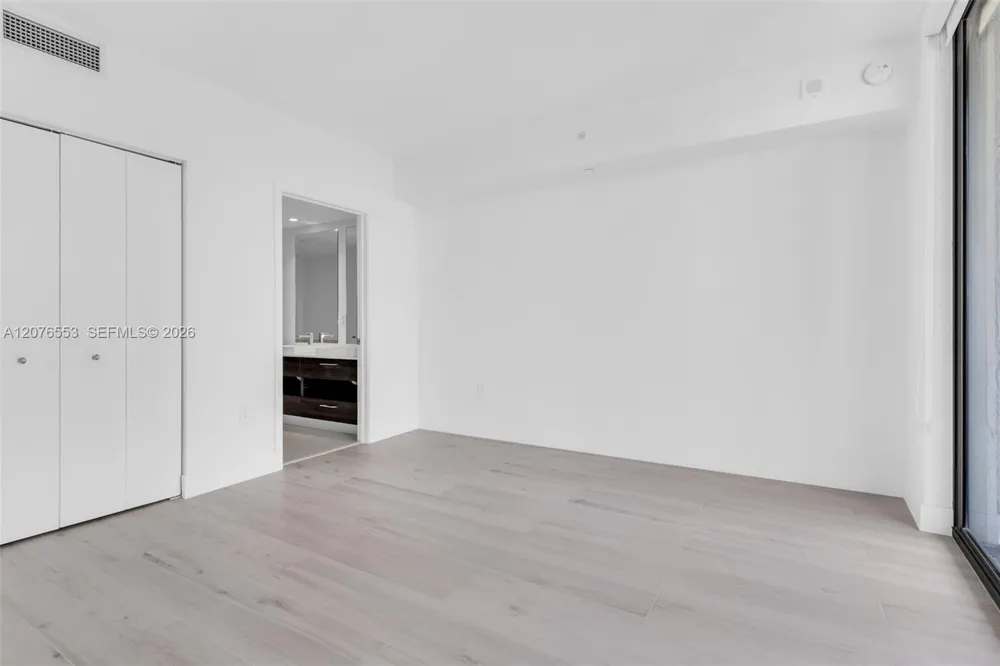 45 SW 9th St #1706 Miami, FL 33130