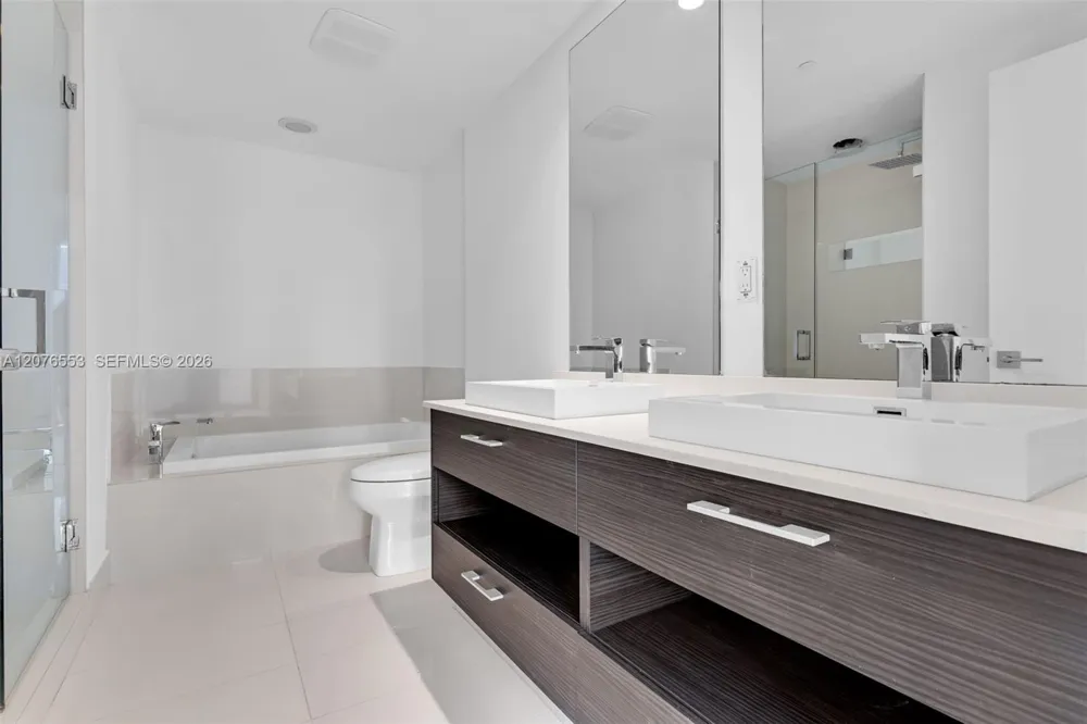 45 SW 9th St #1706 Miami, FL 33130