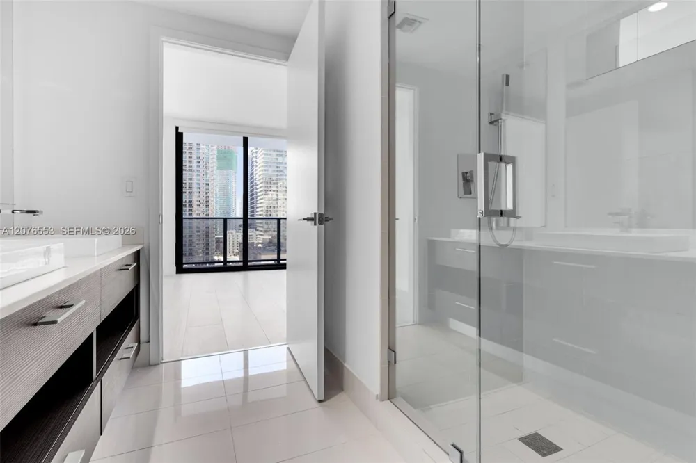 45 SW 9th St #1706 Miami, FL 33130