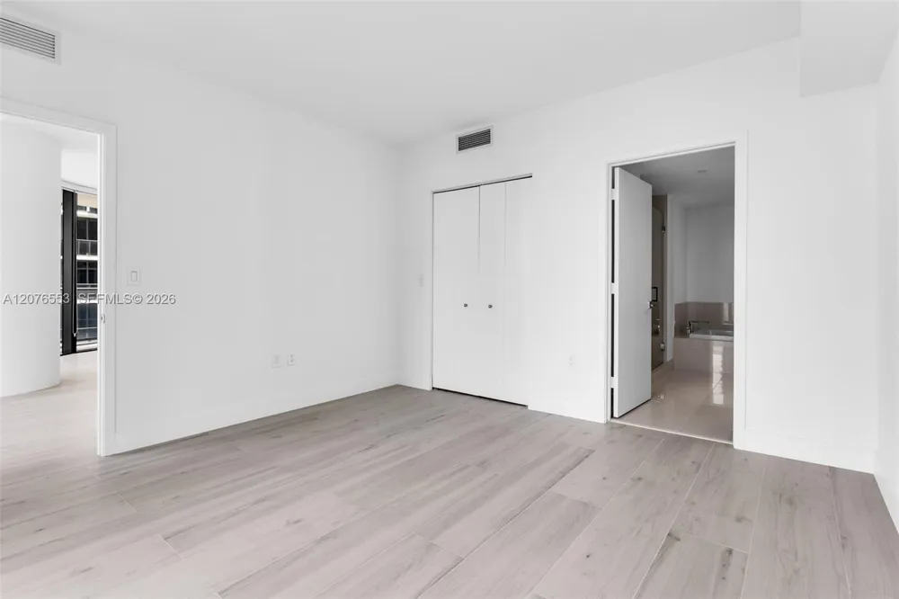 45 SW 9th St #1706 Miami, FL 33130