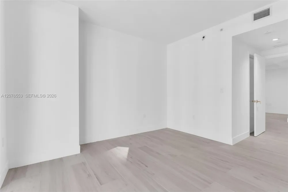 45 SW 9th St #1706 Miami, FL 33130