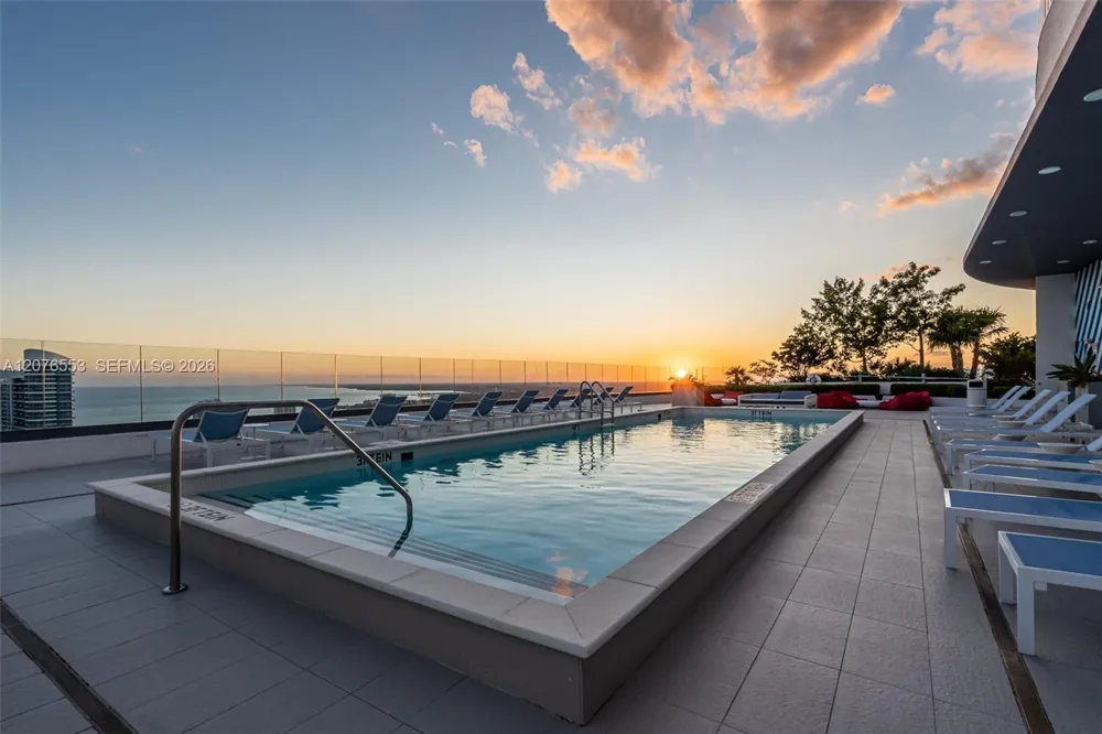 45 SW 9th St #1706 Miami, FL 33130