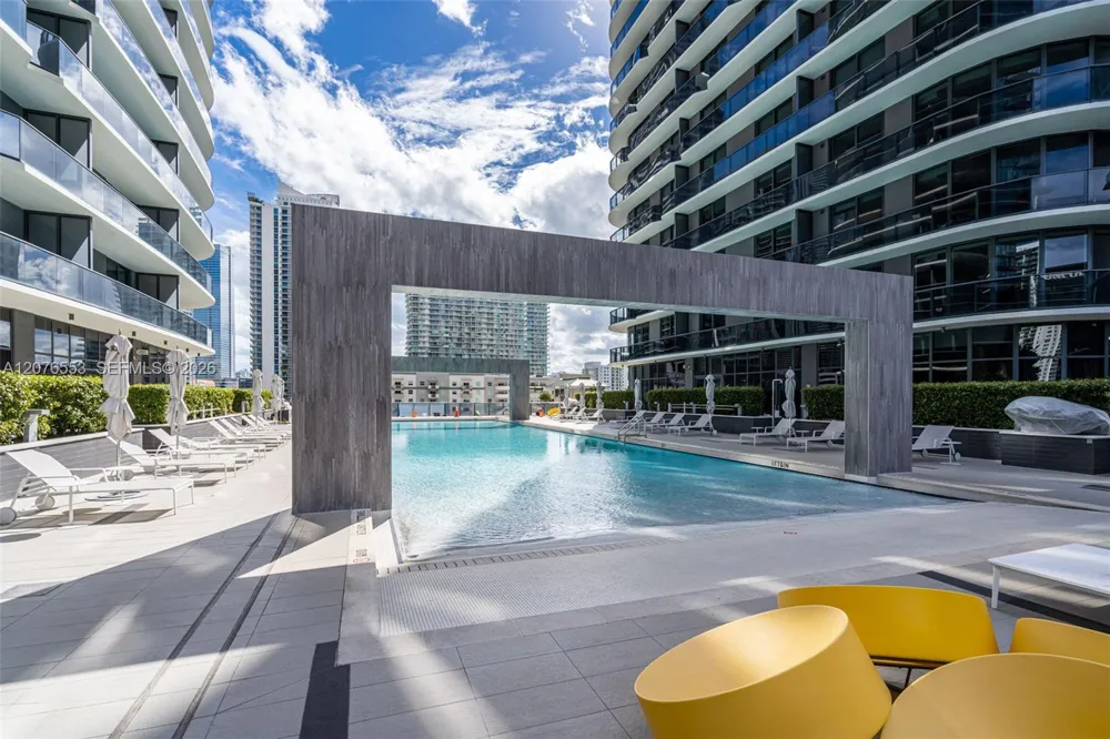 45 SW 9th St #1706 Miami, FL 33130