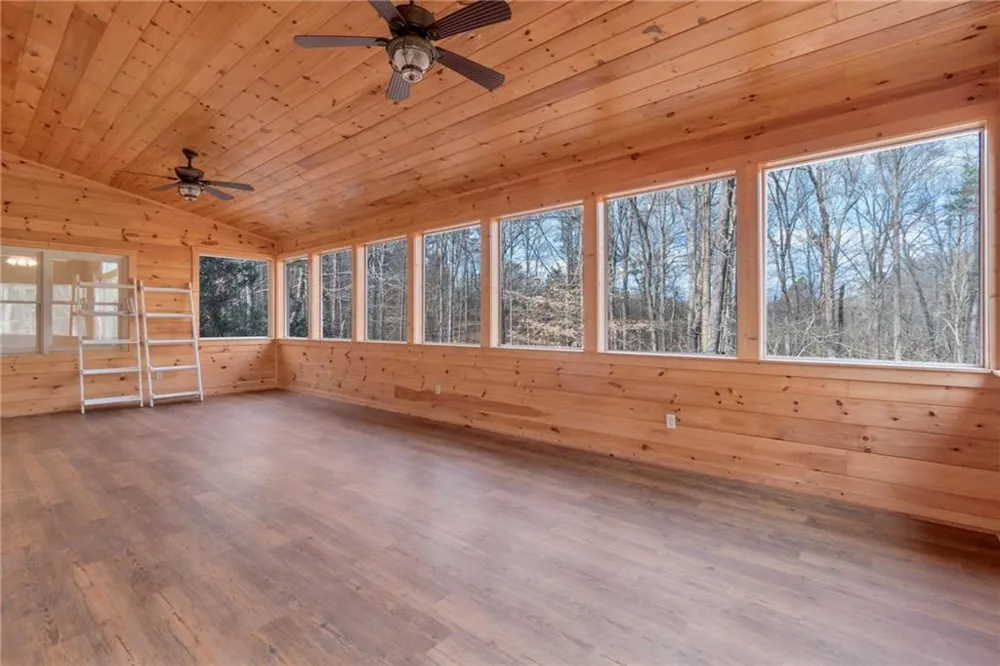 180 Forest Glen Drive Waleska, GA 30183
