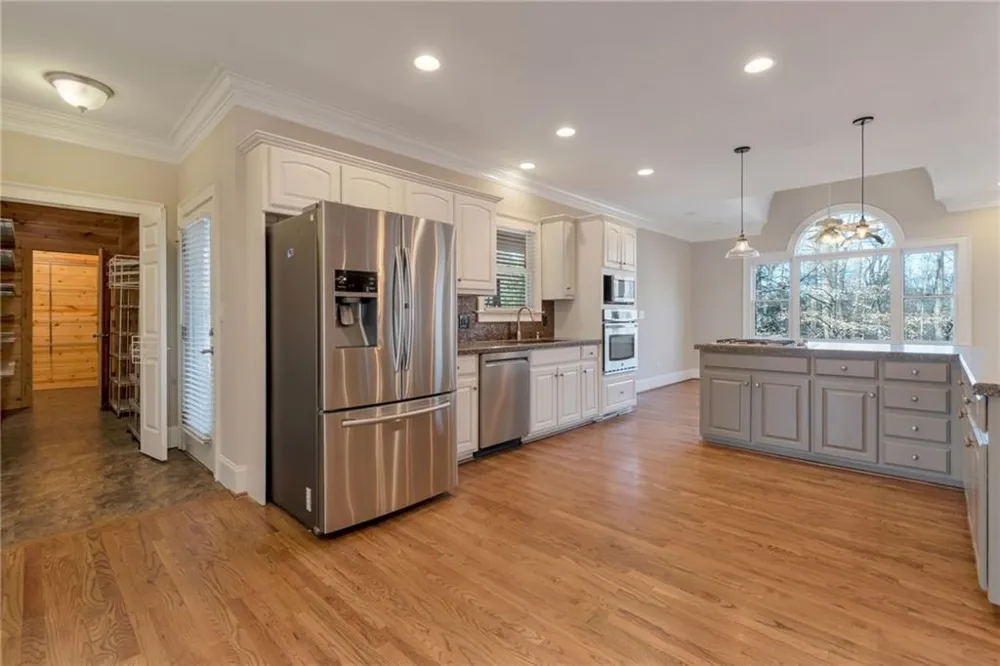 180 Forest Glen Drive Waleska, GA 30183