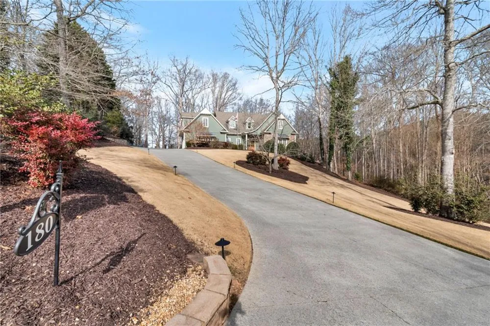 180 Forest Glen Drive Waleska, GA 30183