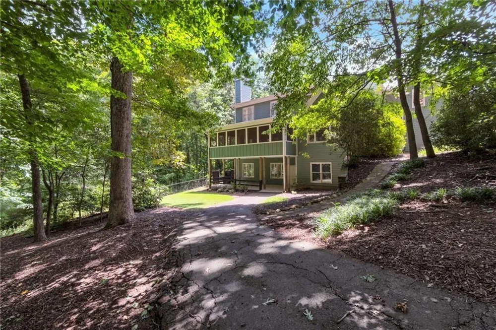 180 Forest Glen Drive Waleska, GA 30183