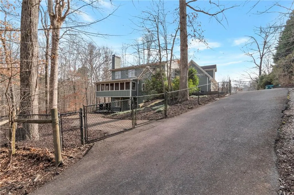 180 Forest Glen Drive Waleska, GA 30183