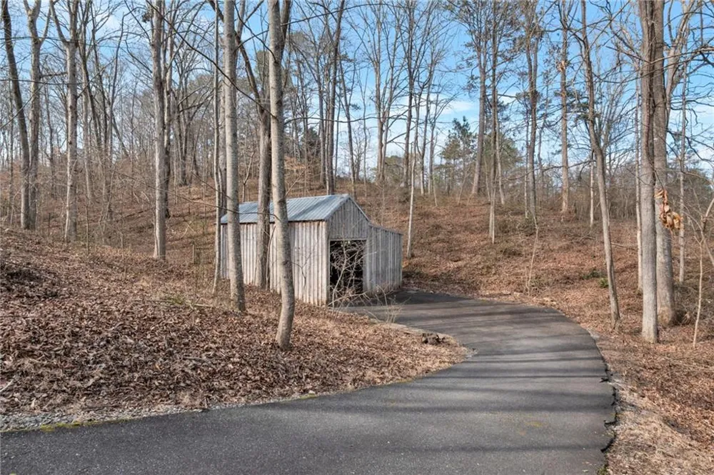 180 Forest Glen Drive Waleska, GA 30183