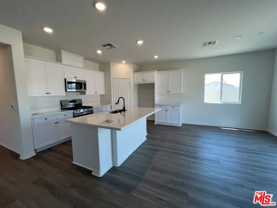 7323 Chetco River Street Bakersfield, CA 93311