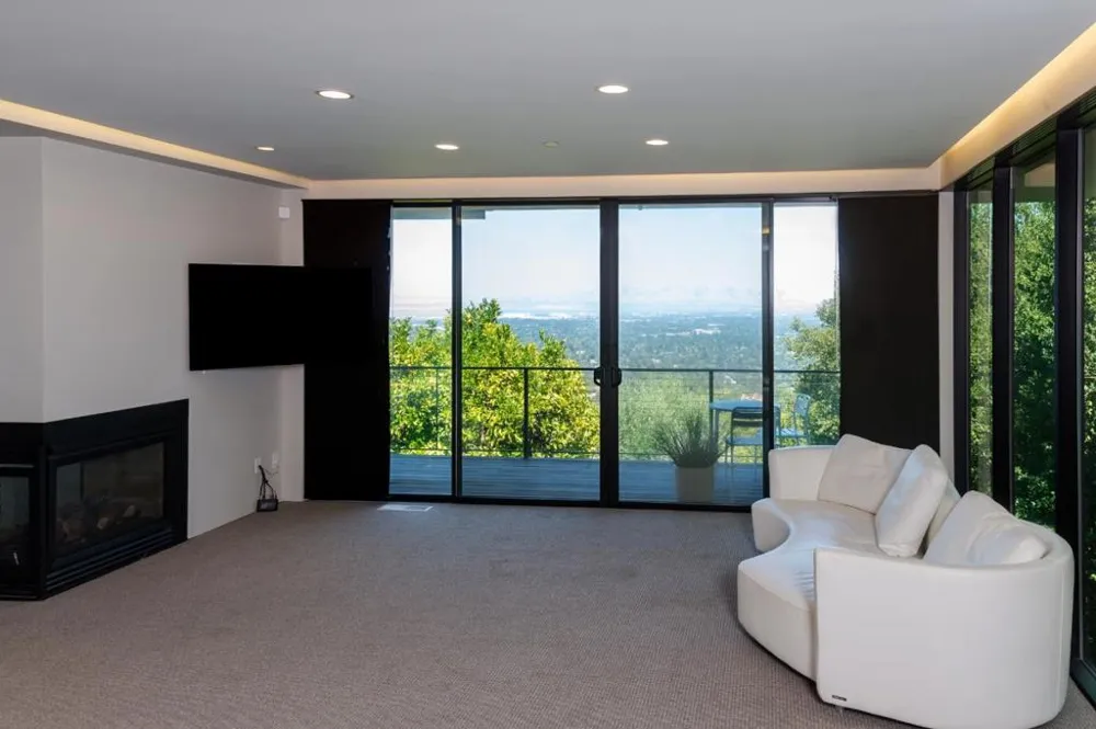 Address Not Shown Los Altos Hills, CA 94024