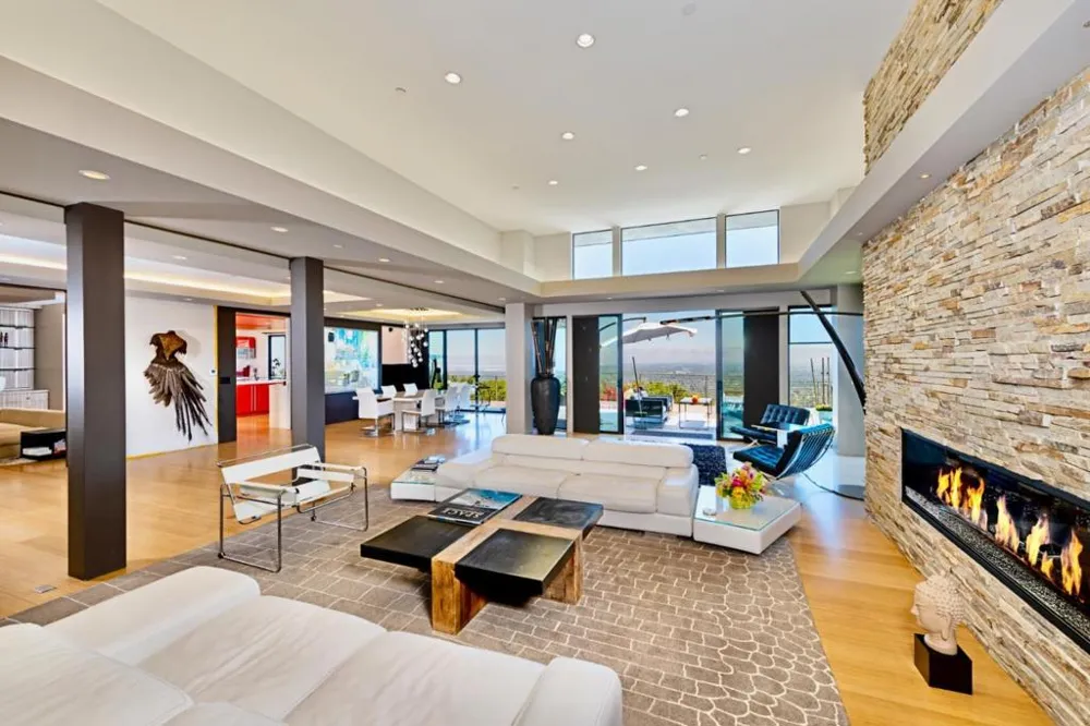 Address Not Shown Los Altos Hills, CA 94024