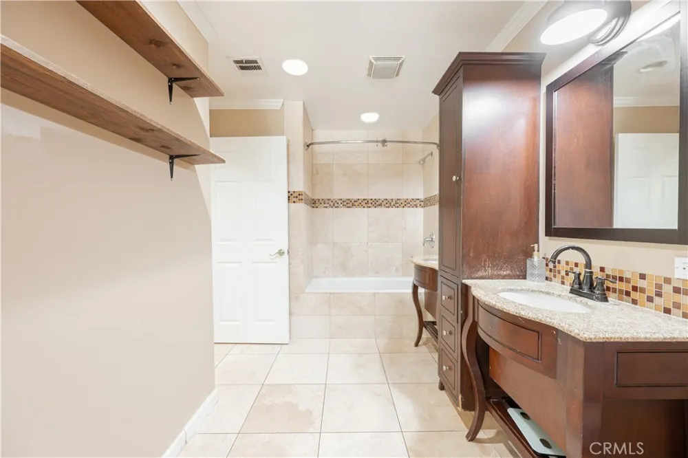 228 Alexander Avenue San Fernando, CA 91340