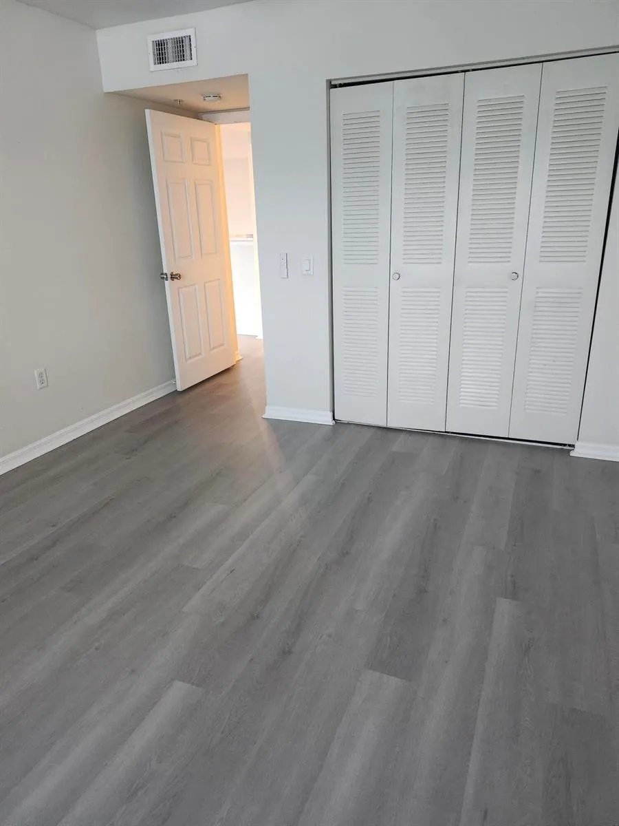 706 E VILLA CIRCLE Boynton Beach, FL 33435