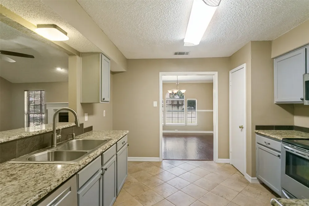 928 Ledgemont Drive Plano, TX 75025