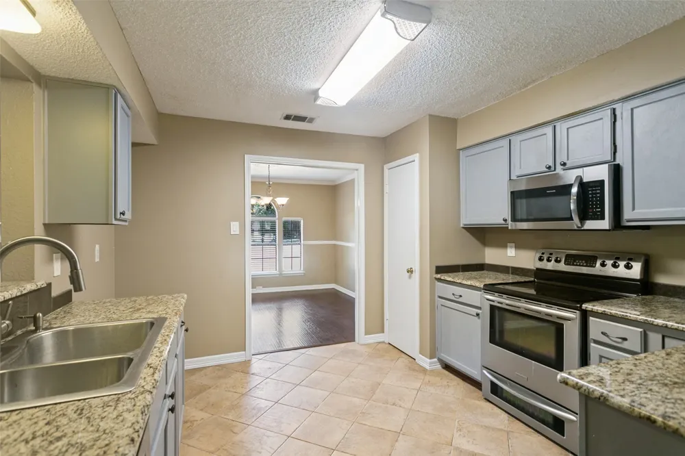 928 Ledgemont Drive Plano, TX 75025