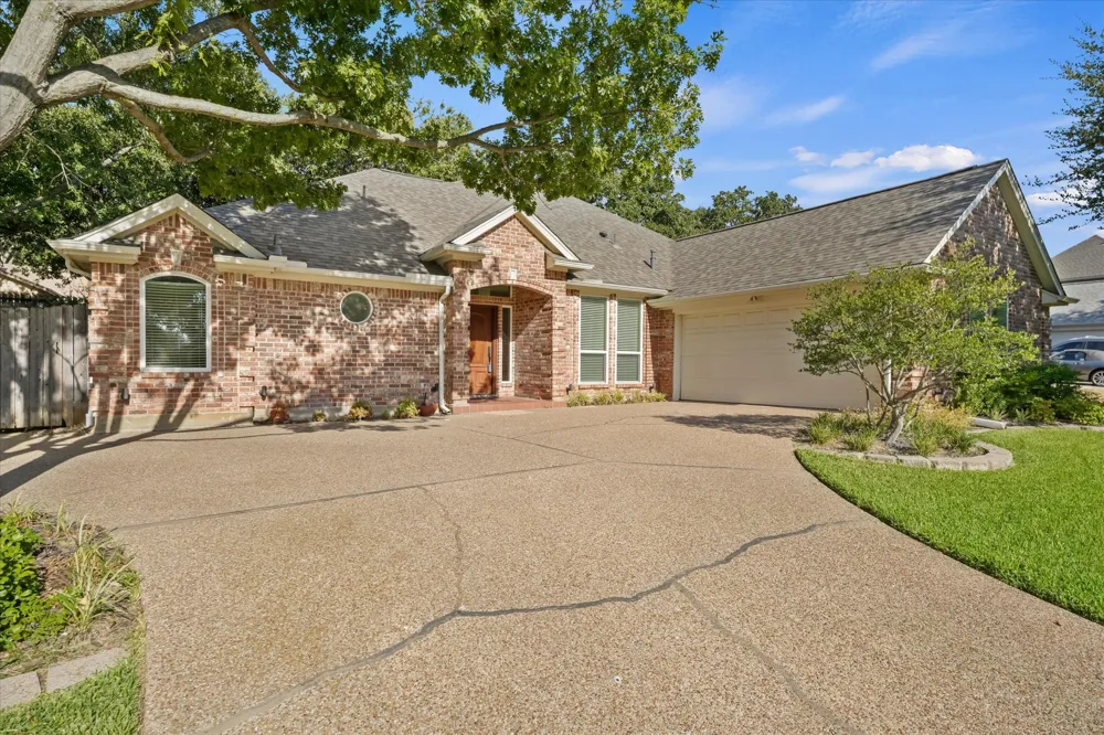 2817 Naples Drive Hurst, TX 76054