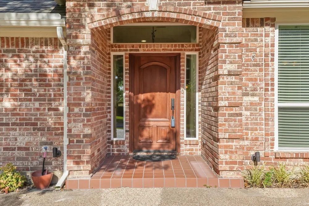 2817 Naples Drive Hurst, TX 76054