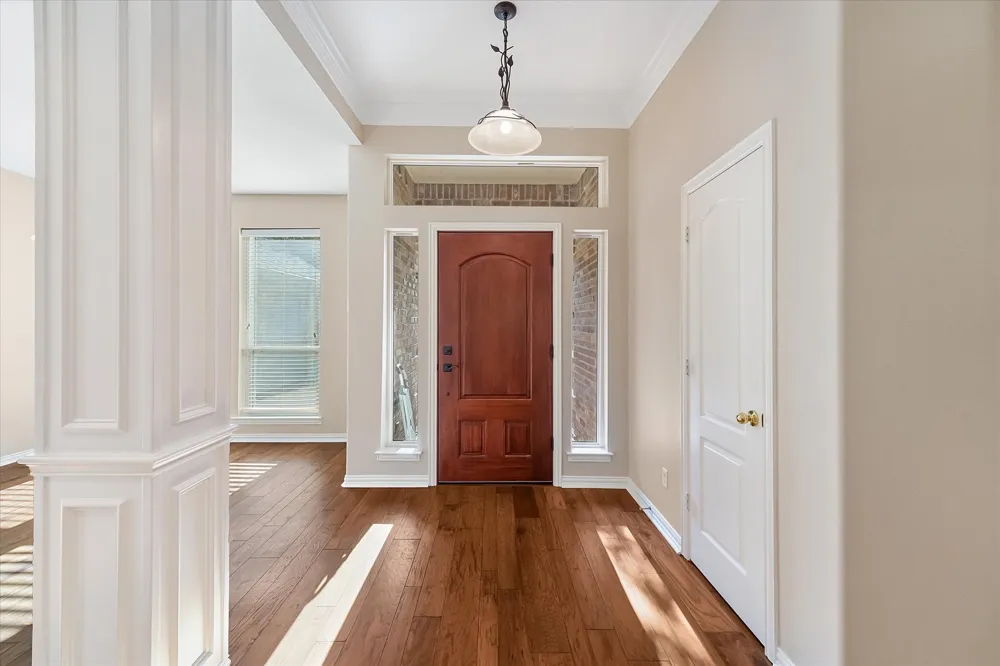 2817 Naples Drive Hurst, TX 76054